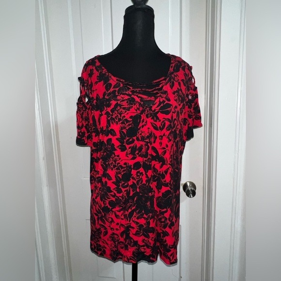 Rock & Republic Tops - Women's juniors Rock & Republic Red and Black Floral Blouse, size 2X goth grunge